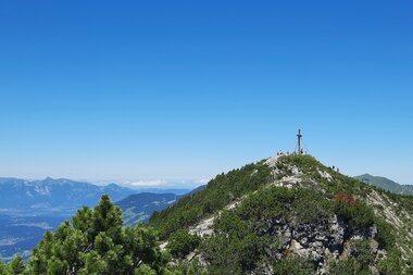 Der Gipfel des Hohen Fraßens und die umliegende Bergwelt bei besten Wetter. | © Melanie Fleisch