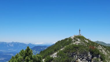 Der Gipfel des Hohen Fraßens und die umliegende Bergwelt bei besten Wetter. | © Melanie Fleisch