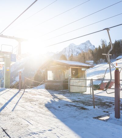 Bergstation der Einhornbahn I im Sonnenschein. | © Bergbahnen Brandnertal, Roman Nöstler